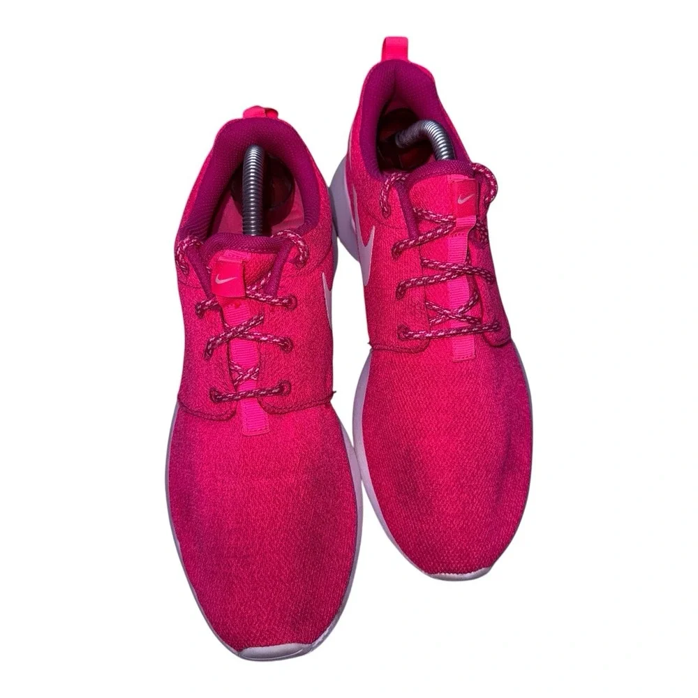 Nike Roshe One Women's Pink White Running Shoes Low Top Size 8.5 844994-600